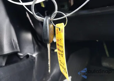 2017 Toyota Corolla L z USA, uszkodzony, nr VIN 5YFBURHE0HP585603